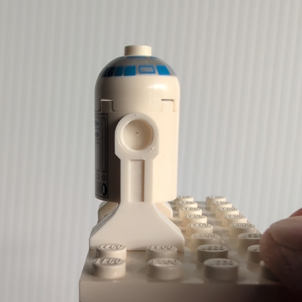 LEGO Star Wars R2-D2 Minifigure - Picture 2 of 6
